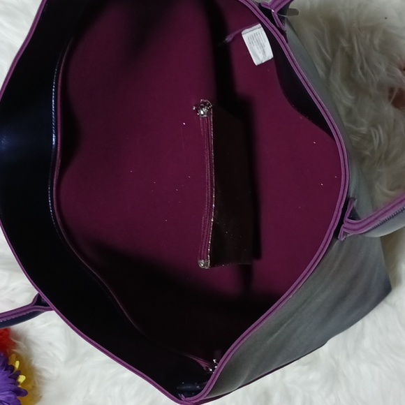 NWT Bath & Body Works large blue tote,  with small glitter pouch that zips - Picture 5 of 8